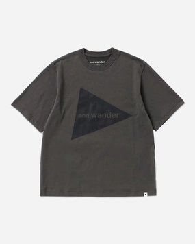 and wander Logo SS T Charcoal