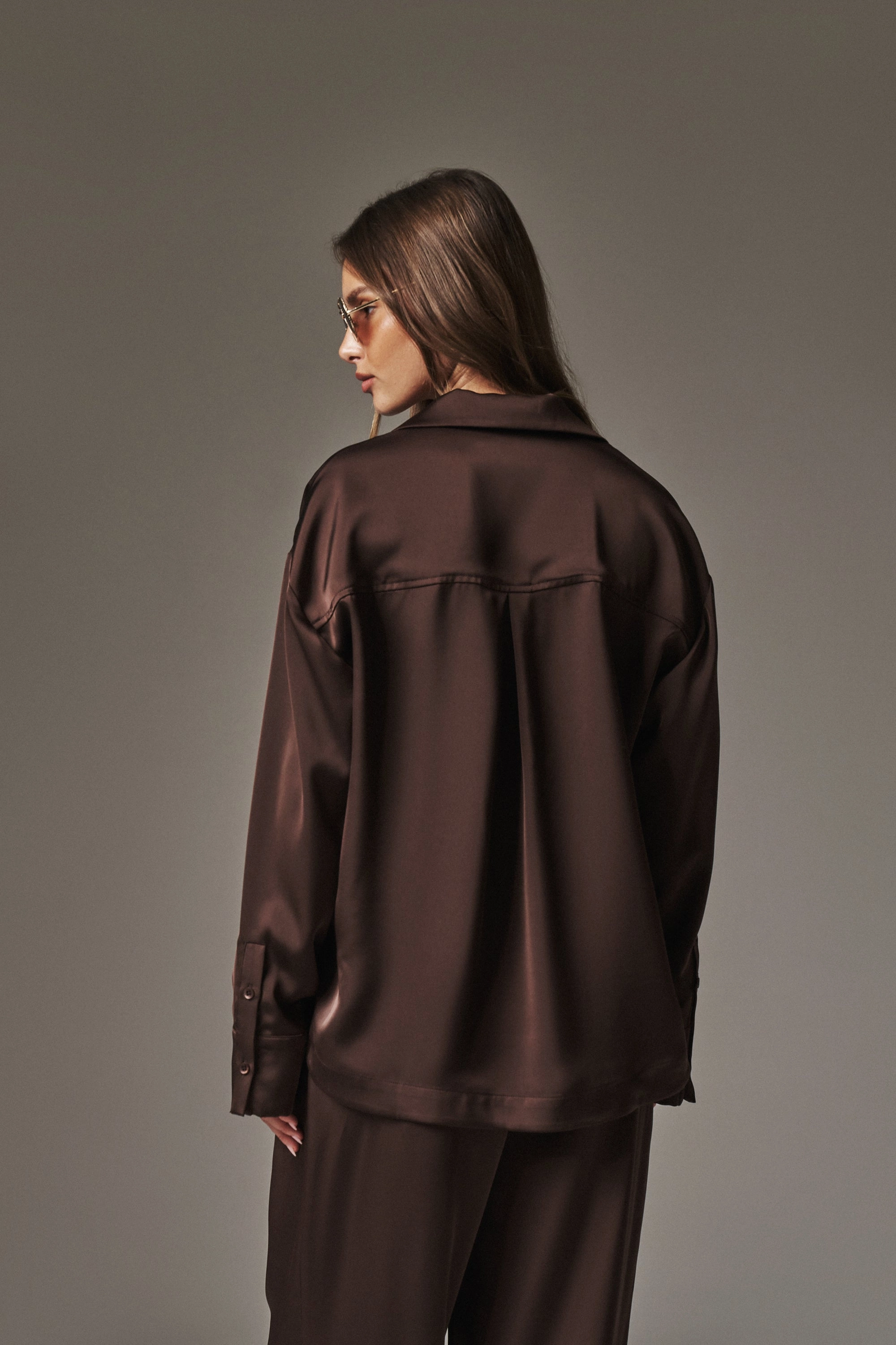 SATIN TAILORED RELAXED SHIRT - DEEP CHOCOLATE